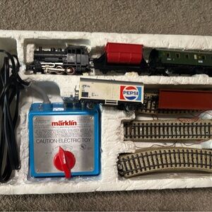 Electric train toy